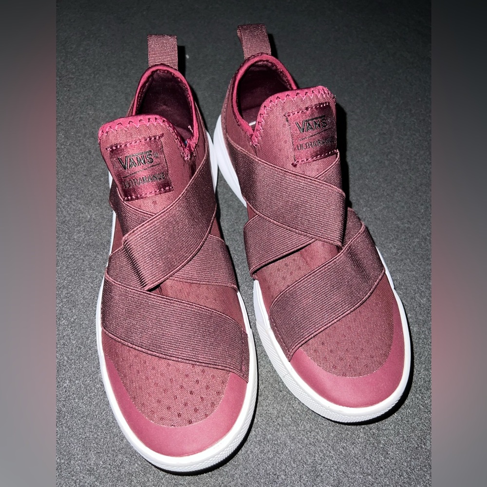 Womens 9/ Mens 7.5 Burgundy UltraRange Gore Slip On Shoes